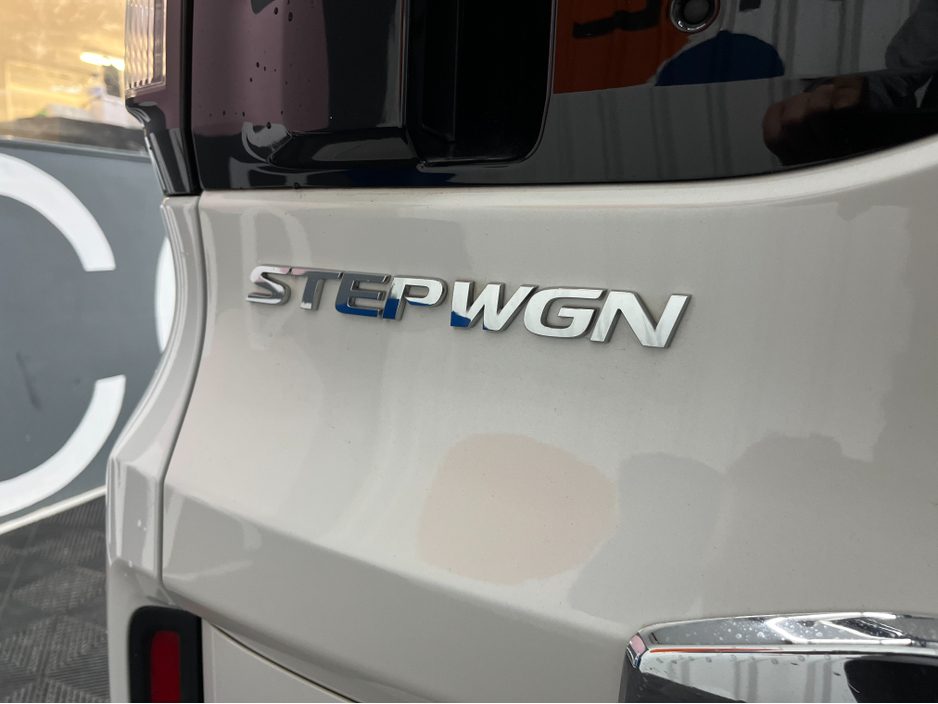 2021 Honda Stepwagon - image 7