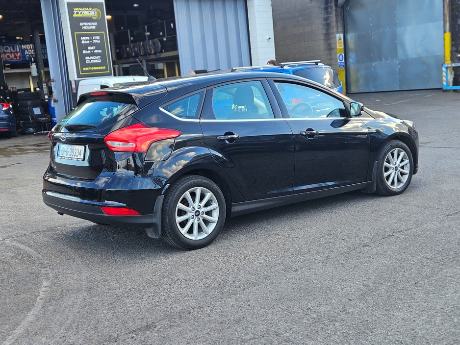 2018 Ford Focus - image 6