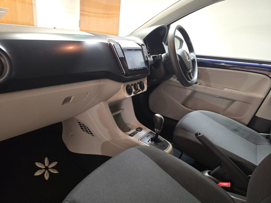 2019 Volkswagen up! - image 8