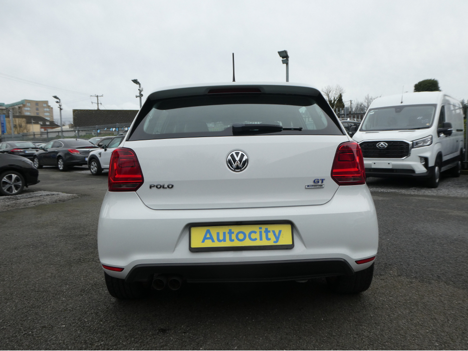 2015 Volkswagen Polo - image 5