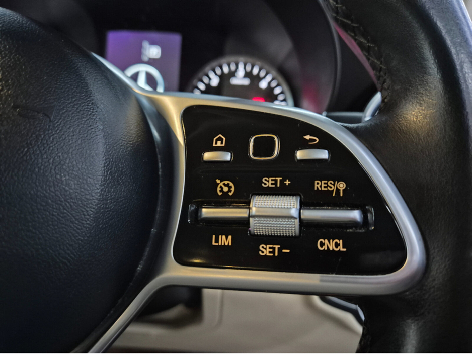 2021 Mercedes-Benz GLC Class - image 9