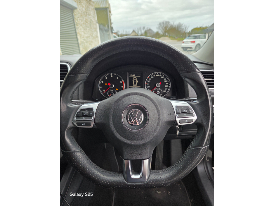 2012 Volkswagen Scirocco - image 12