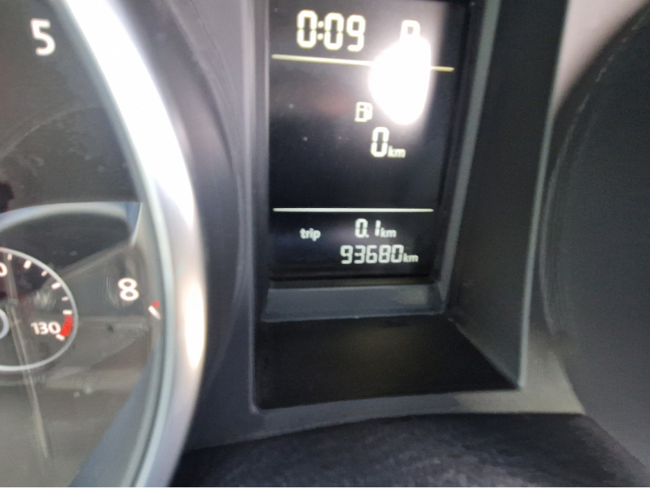 2012 Volkswagen Golf - image 17