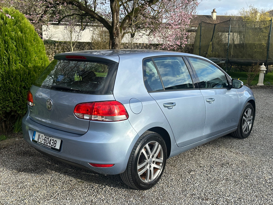 2011 Volkswagen Golf - image 4