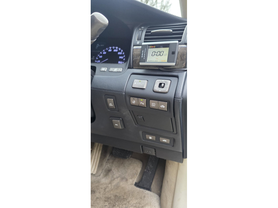 2008 Lexus LS 600 H - image 24