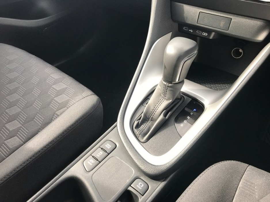 2024 Toyota Yaris - image 13