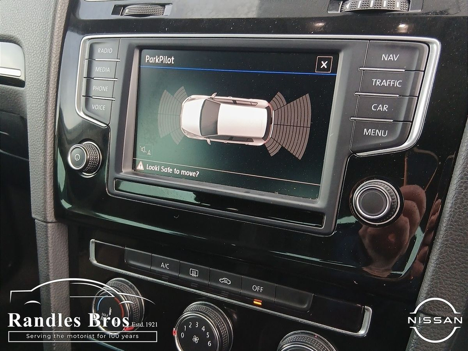 2017 Volkswagen Golf - image 19