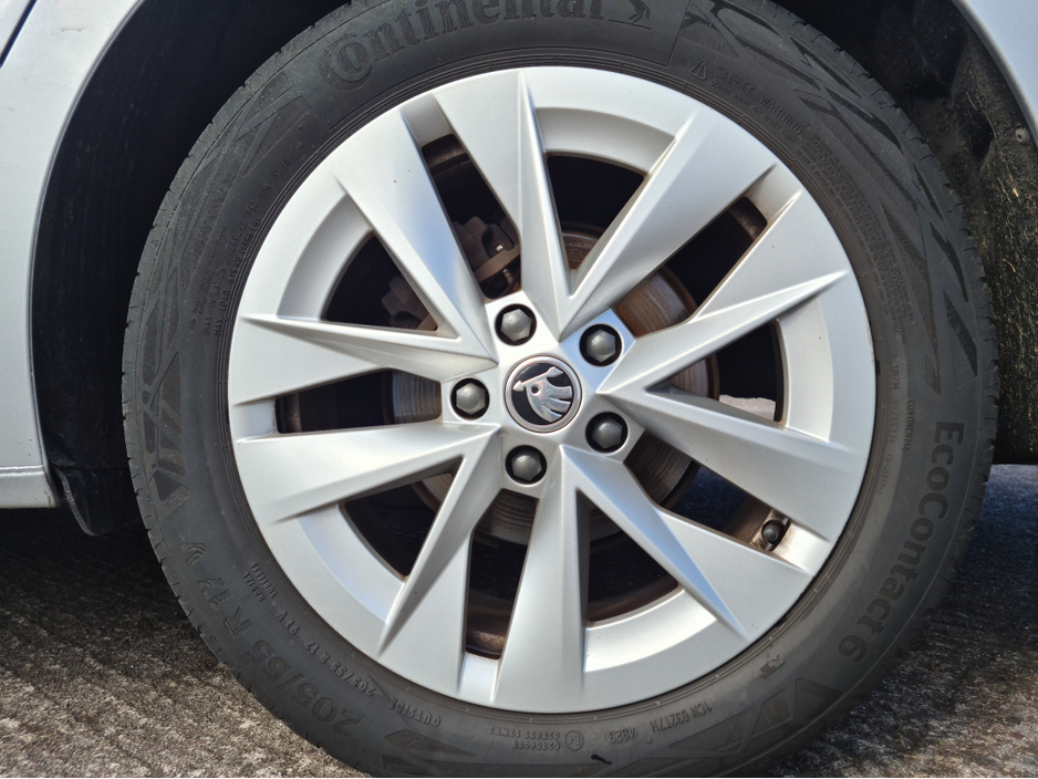 2024 Skoda Octavia - image 6