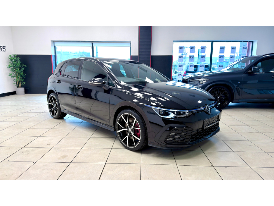 2023 Volkswagen Golf - image 21