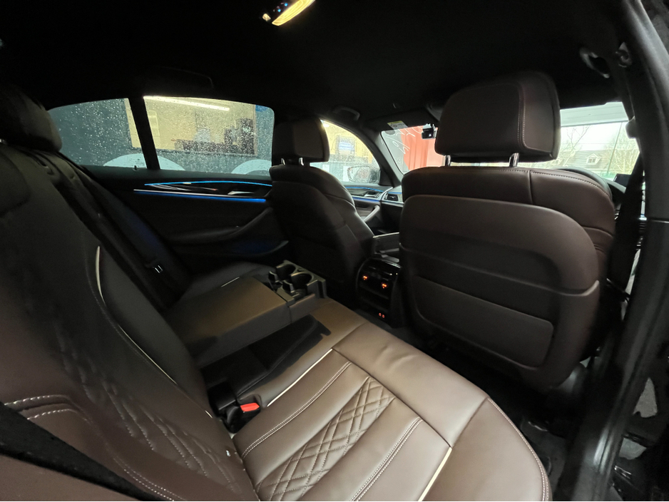 2020 BMW 5 Series - image 16