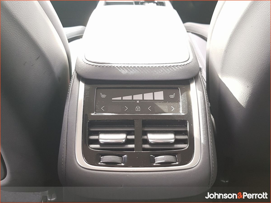 2025 Volvo XC90 T8 455bhp AWD PHEV Core €79,900