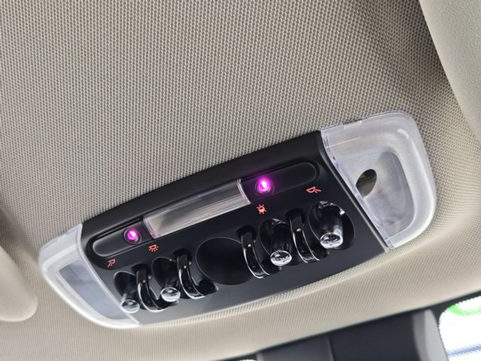 2017 MINI Cooper D - image 40