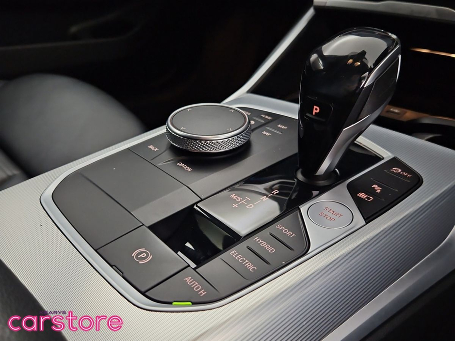 2019 BMW 3 Series - image 21