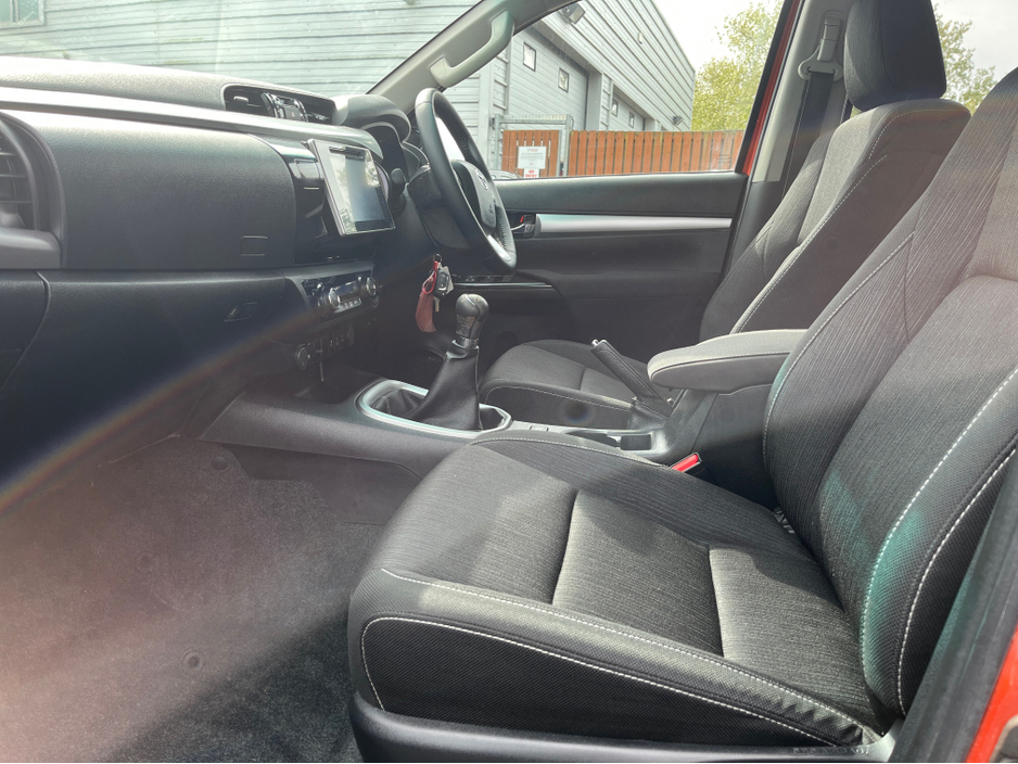 2020 Toyota Hilux - image 9