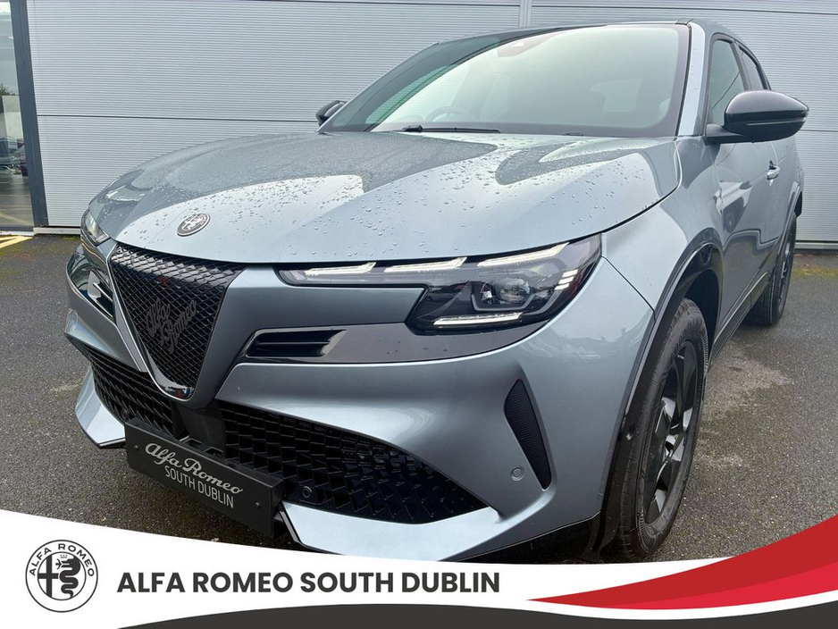 2026 Alfa Romeo Junior Ibrida €44,345