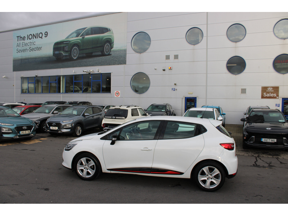 2017 Renault Clio - image 2