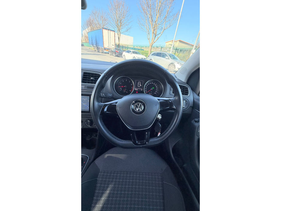 2015 Volkswagen Polo - image 15