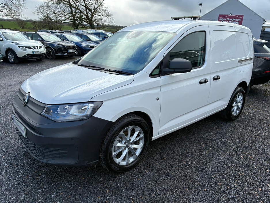 2023 Volkswagen Caddy - image 3