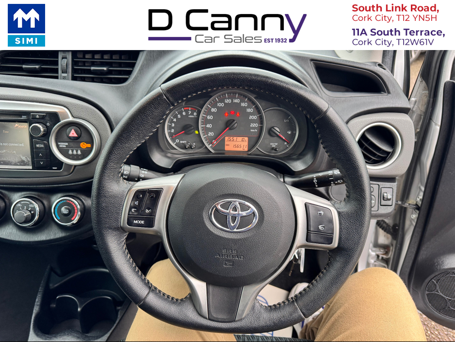 2012 Toyota Yaris - image 14