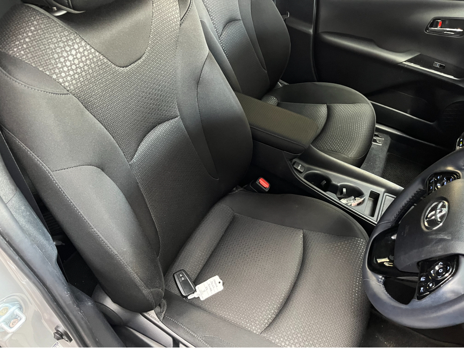 2022 Toyota Prius 2022 TOYOTA PRIUS S SAFETY SENSE 1.8 AUTOMATIC / CRUISE CONTORL / REVERSE CAMERA AND MORE