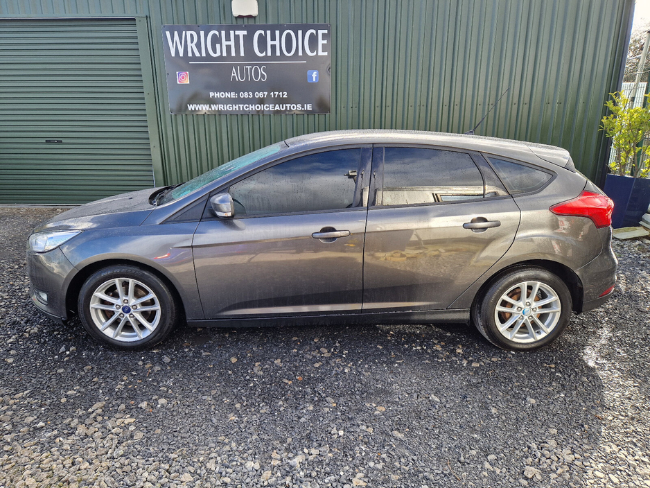 2016 Ford Focus - image 9