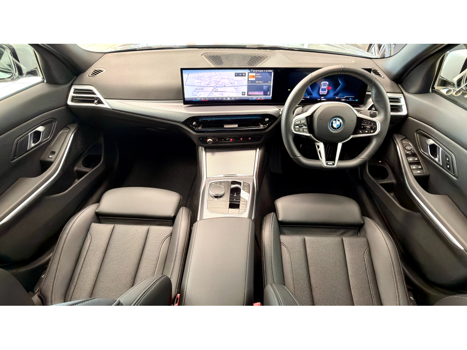 2025 BMW 3 Series - image 12