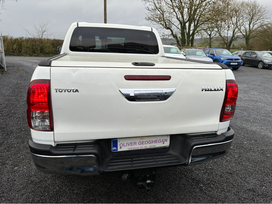 2020 Toyota Hilux - image 15