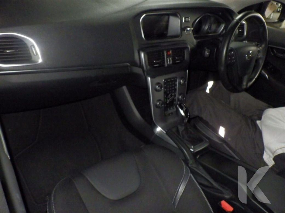 2019 Volvo V40 HALF LEATHER - FACTORY ALLOYS - REVERSE CAMERA €18,950