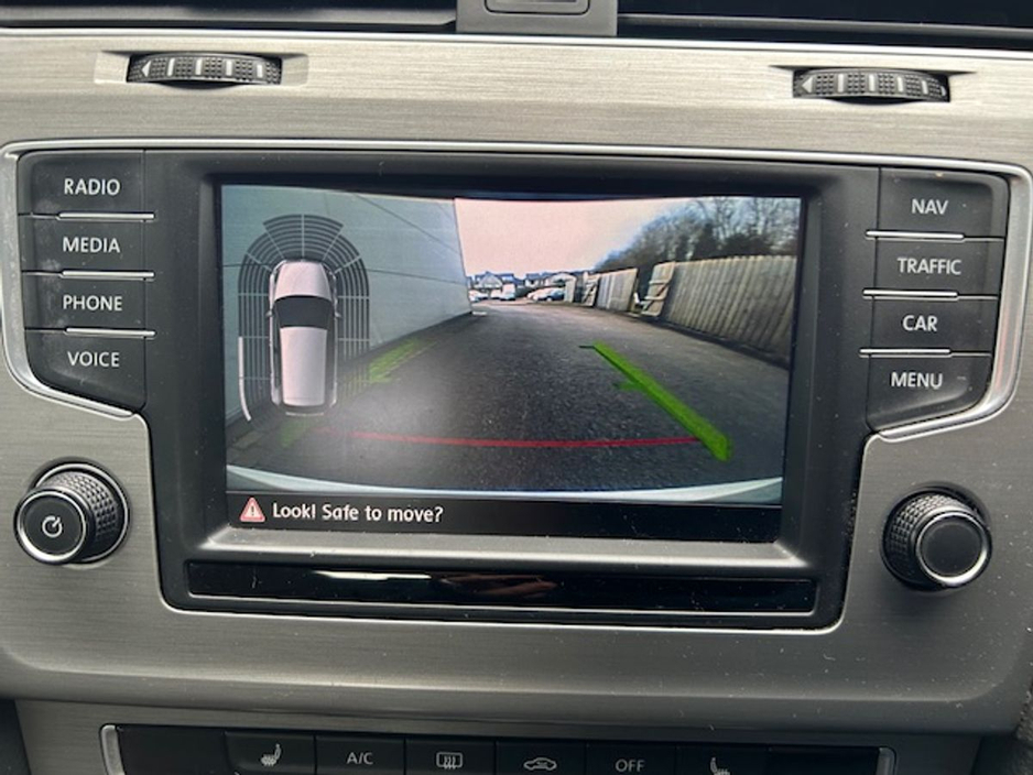 2016 Volkswagen Golf - image 4