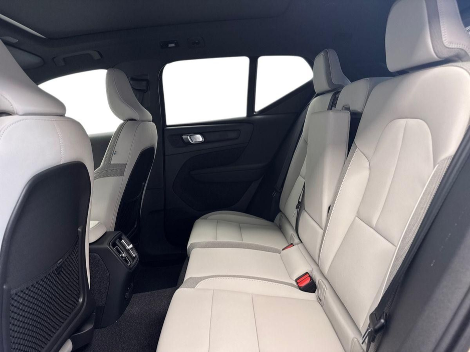 2026 Volvo EX40 - image 10