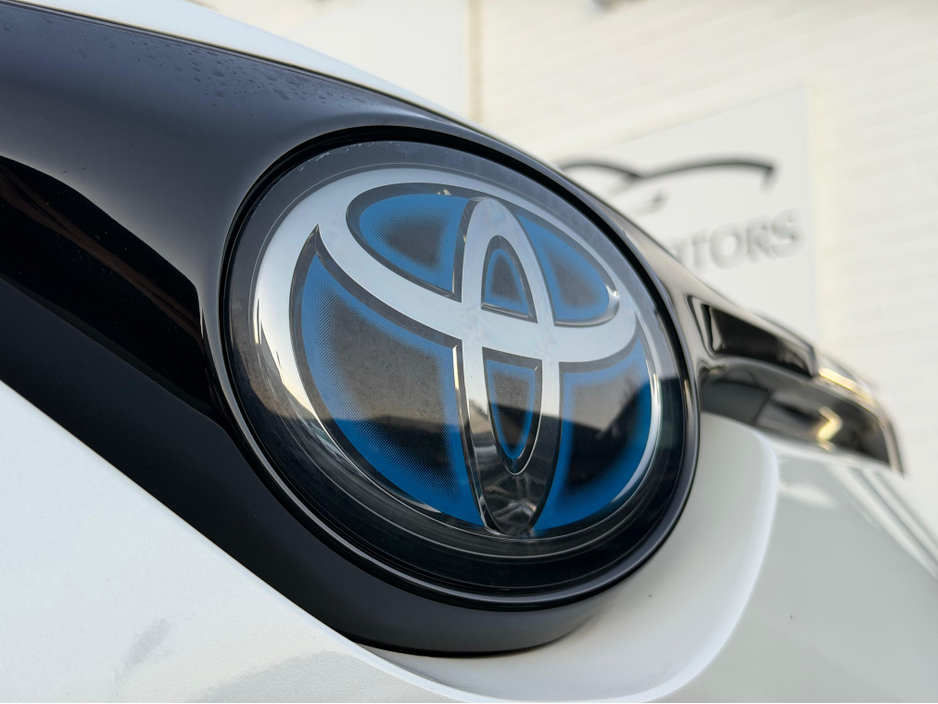 2017 Toyota C-HR (171) 1.8 HYBRID SPORT AUTO €19,450