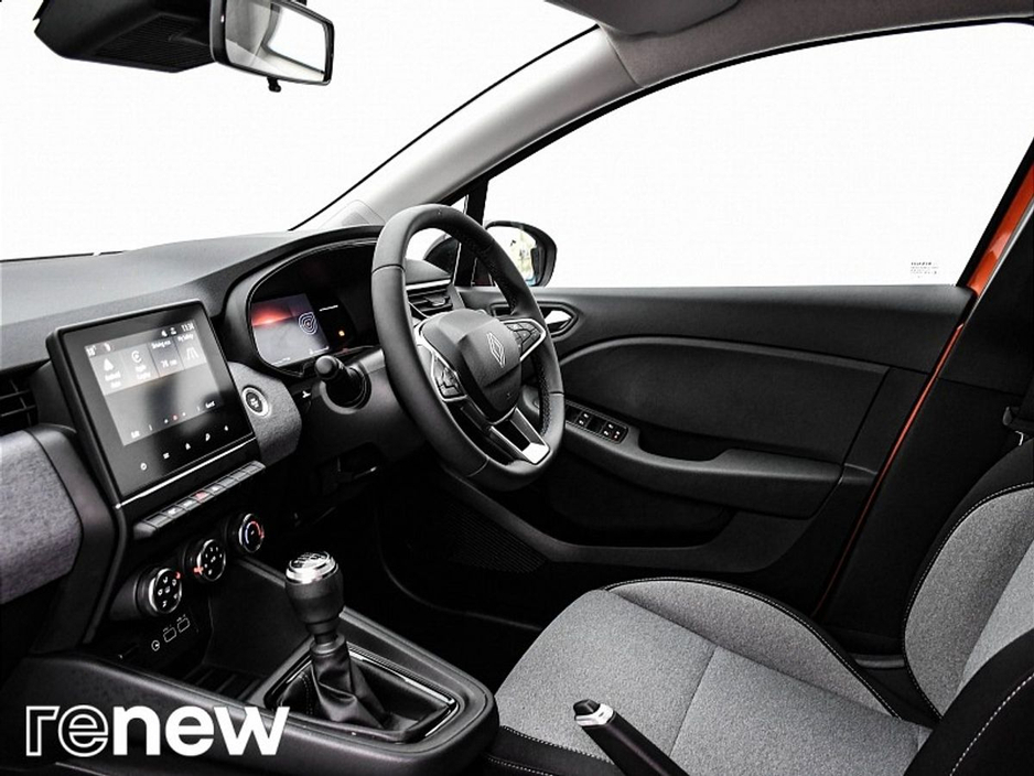 2025 Renault Clio - image 5