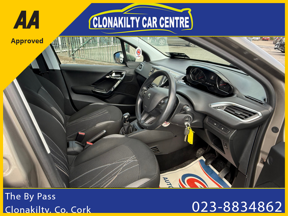 2014 Peugeot 208 - image 11