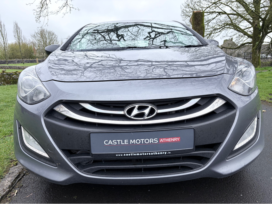 2013 Hyundai i30 - image 3