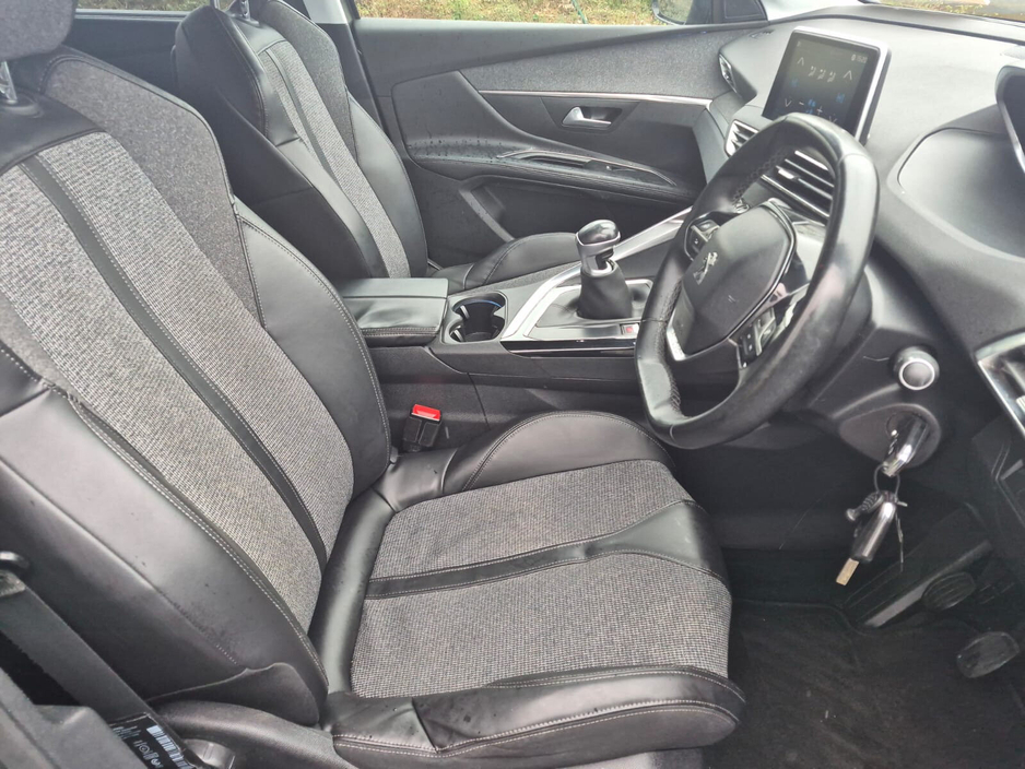 2017 Peugeot 5008 - image 20