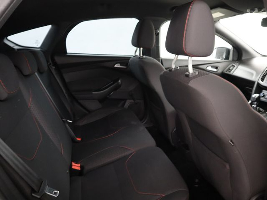 2017 Ford Focus - image 11