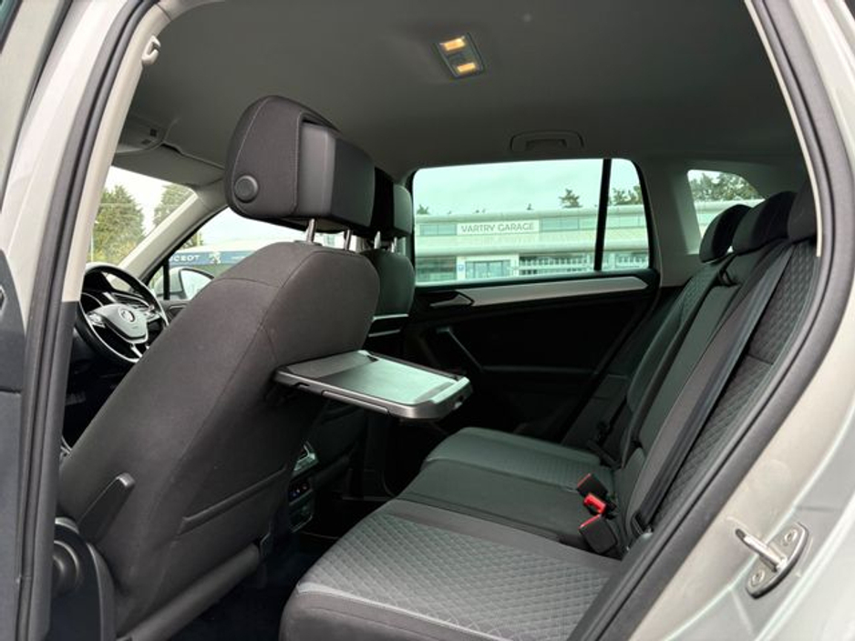 2017 Volkswagen Tiguan - image 38