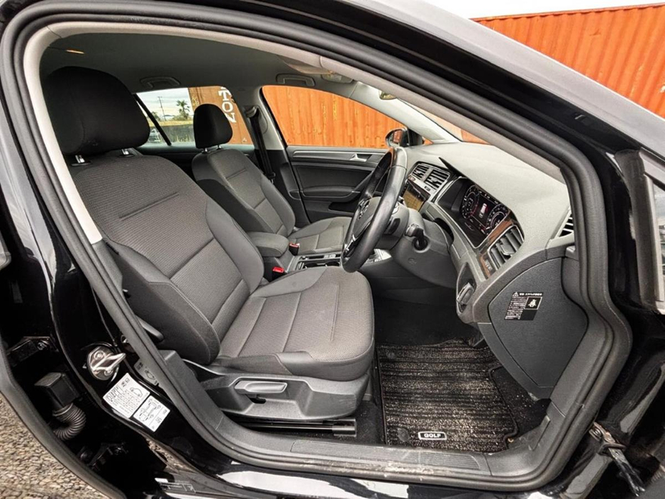 2017 Volkswagen Golf - image 7