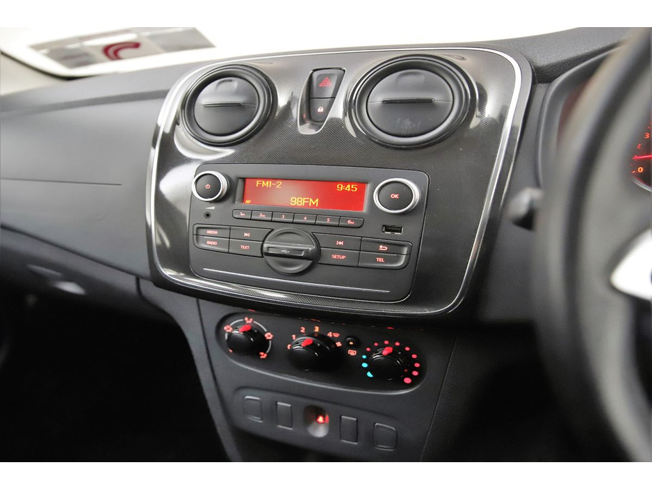 2018 Dacia Sandero - image 21