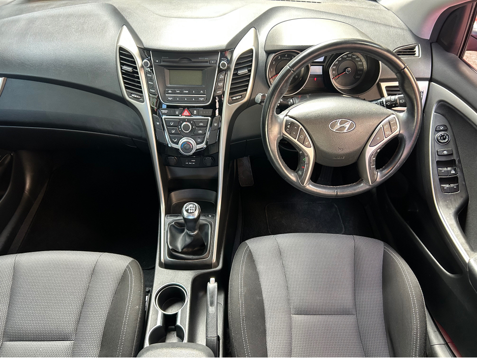 2016 Hyundai i30 - image 2