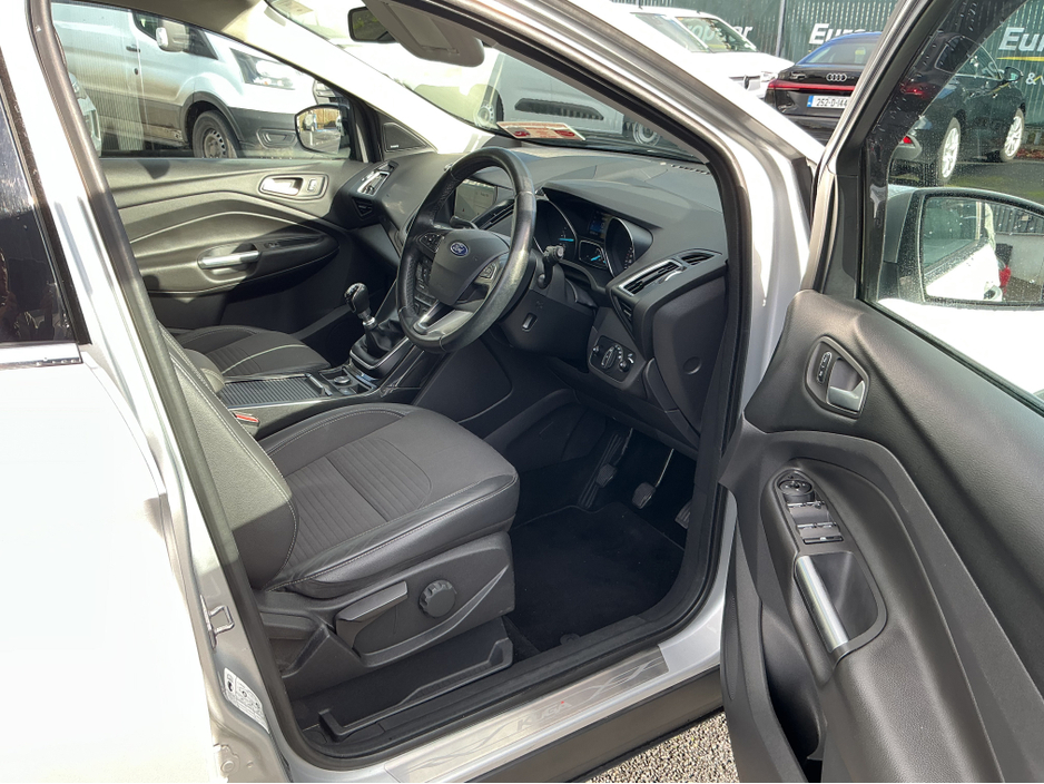 2017 Ford Kuga - image 13