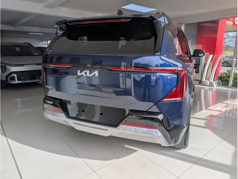 2026 Kia EV5 - image 4
