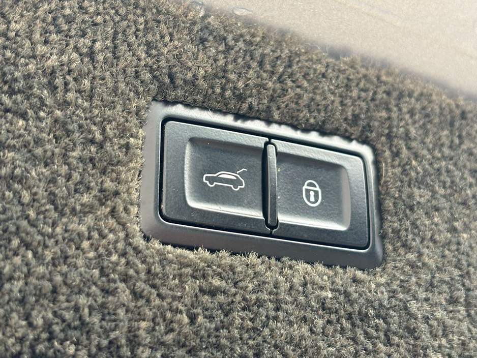 2016 Bentley Bentayga - image 40