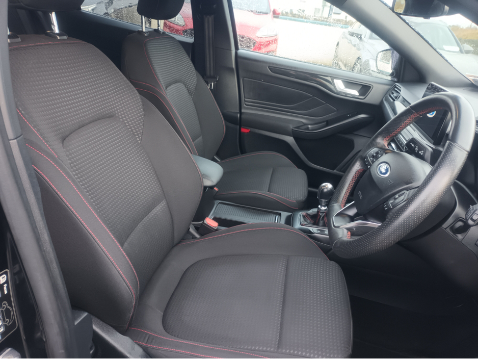 2020 Ford Focus - image 6