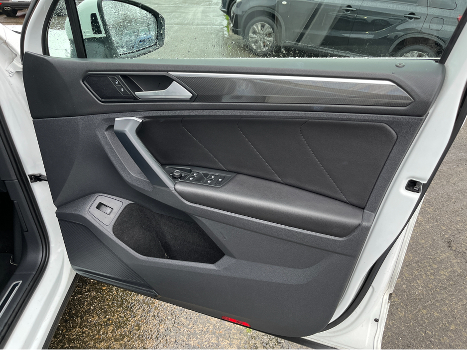 2020 Volkswagen Tiguan R-LINE AUTOMATIC 150HP 1.5 TSI //MASSIVE SPEC//FULL LEATHER//PANORAMIC GLASS ROOF//SAT NAV// €34,950