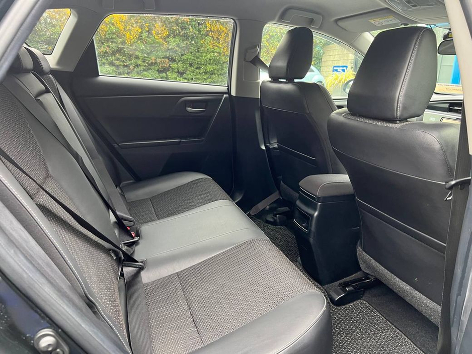 2016 Toyota Auris - image 7