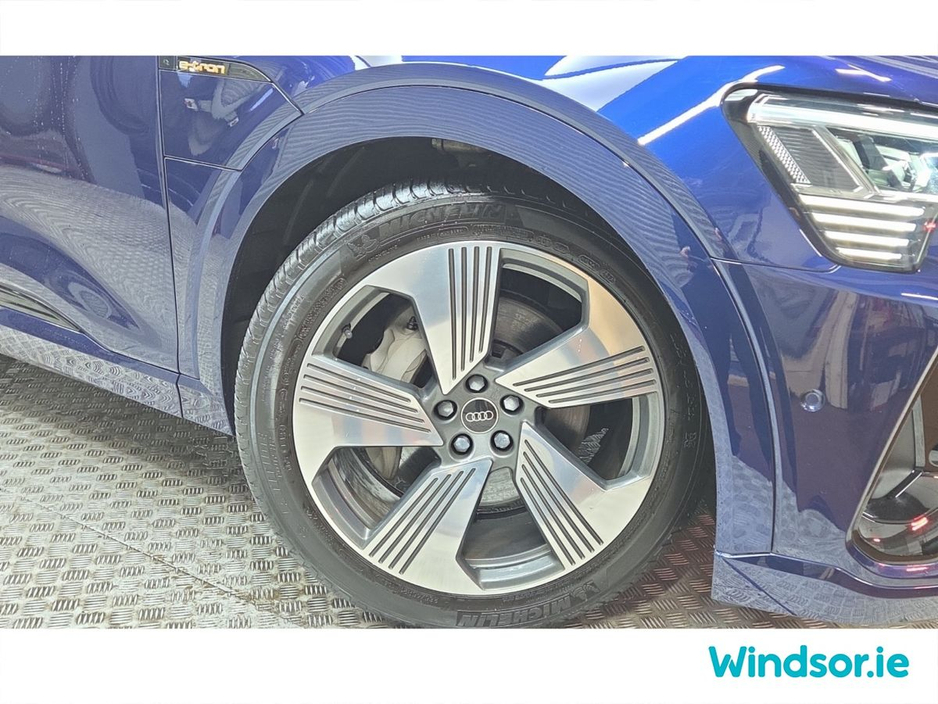 2022 Audi e-tron - image 16