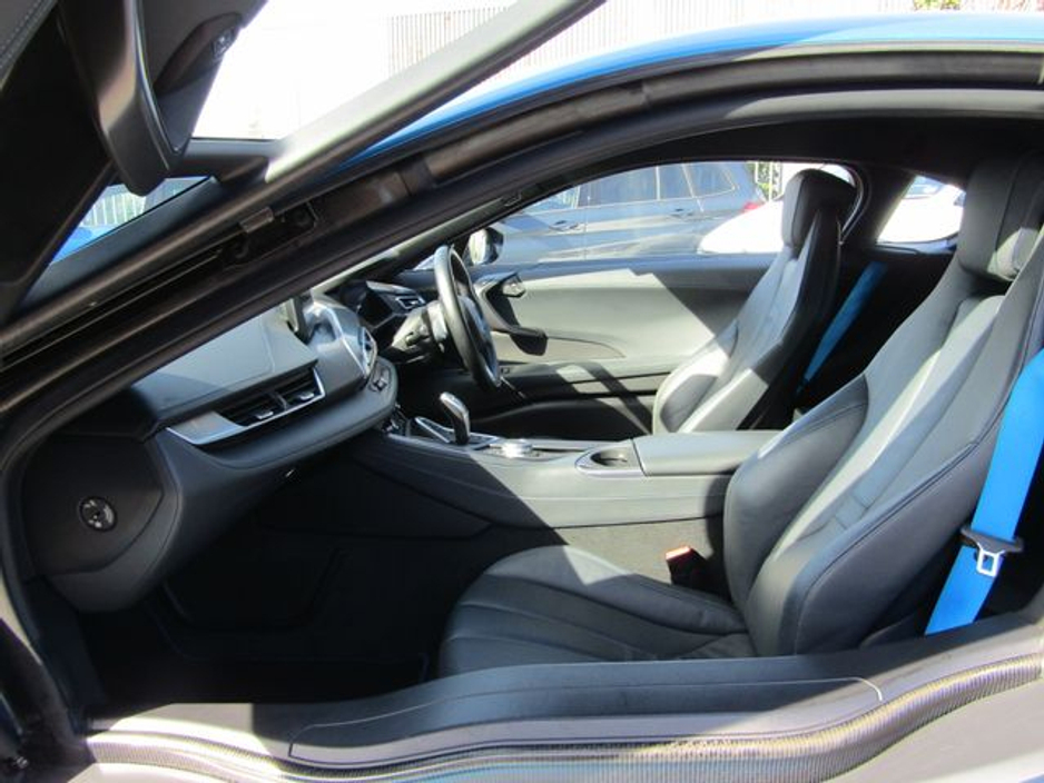 2016 BMW i8 - image 15