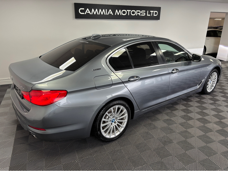 2017 BMW 5 Series - image 4