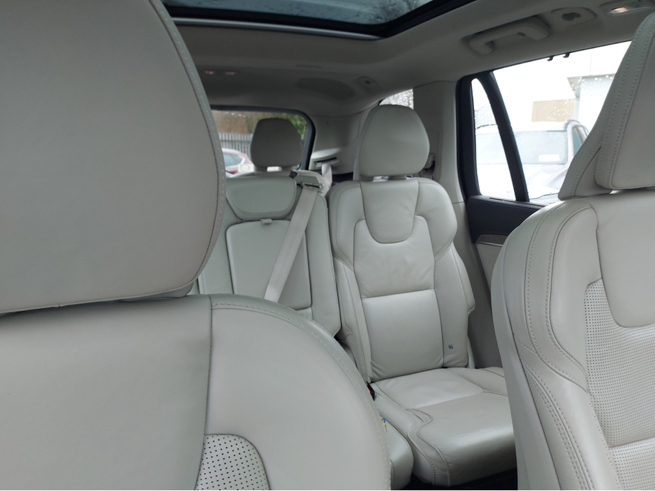 2023 Volvo XC90 - image 22